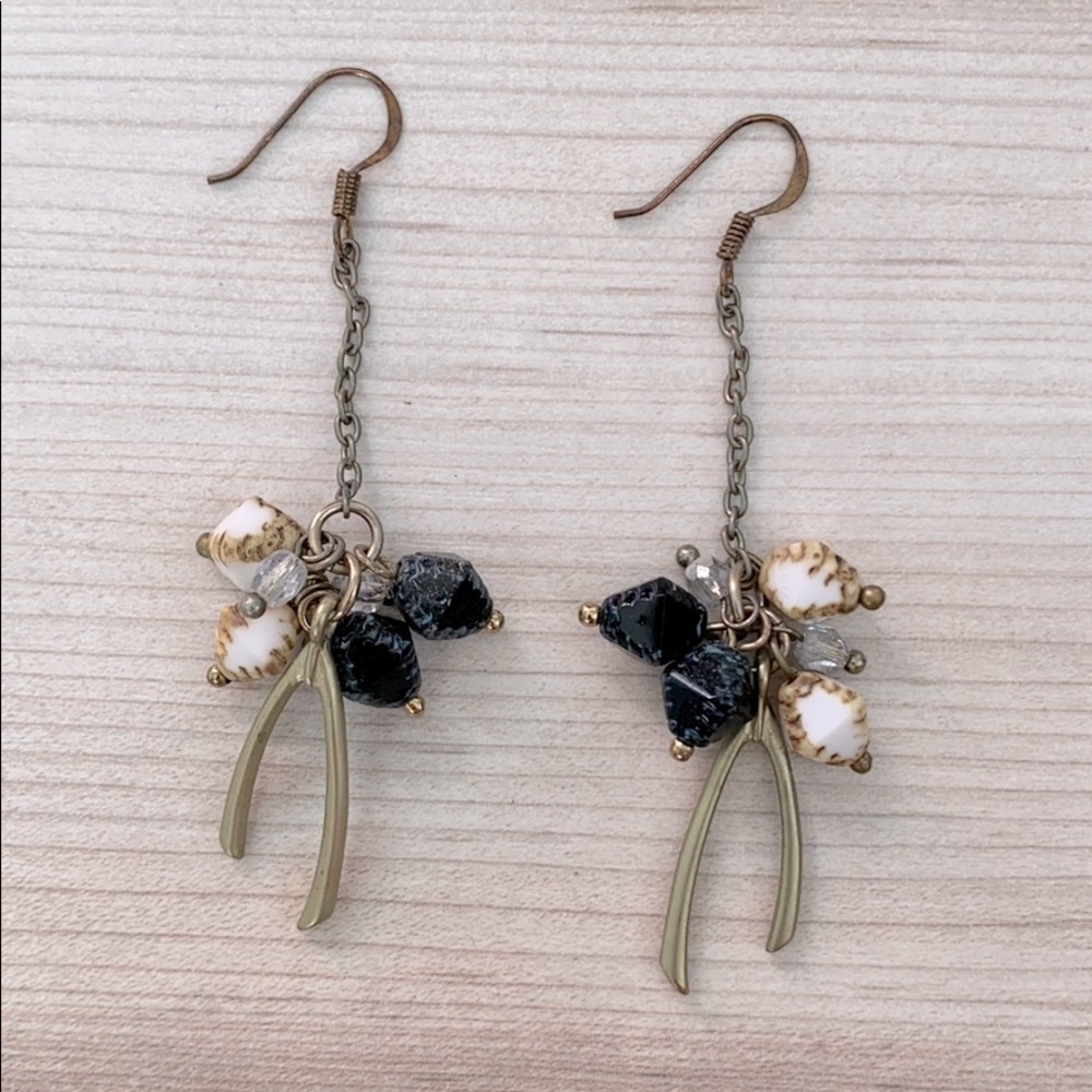 ❤️ Gold wishbone beaded earrings